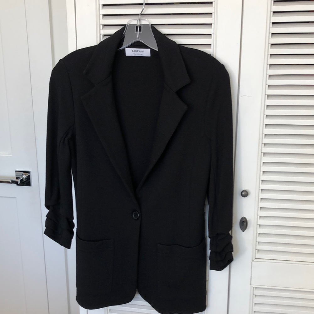 Bailey/44 knit blazer in a size small